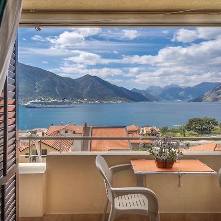 Seaside Serenity: 2-Bedroom Apartment With Boka Bay View Kotor Buitenkant foto