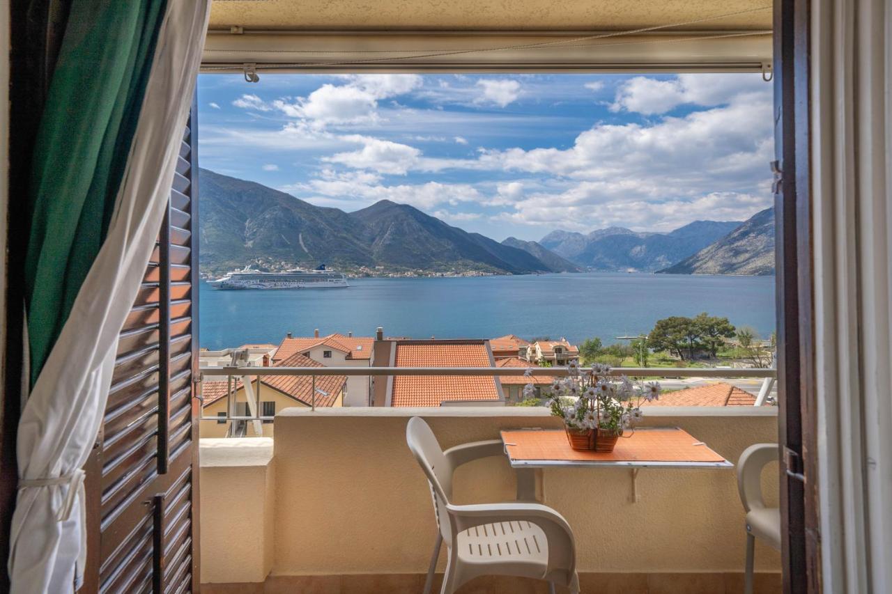 Seaside Serenity: 2-Bedroom Apartment With Boka Bay View Kotor Buitenkant foto