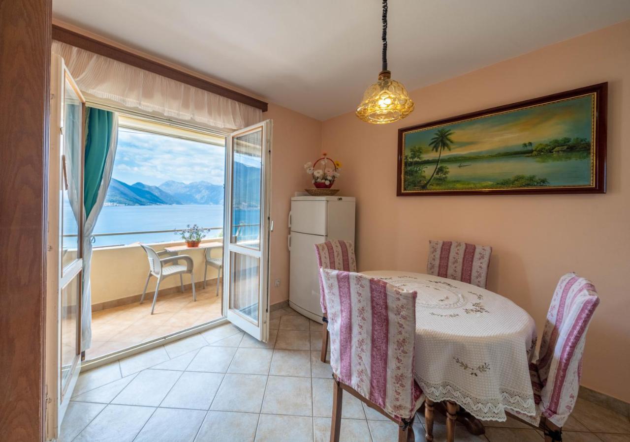 Seaside Serenity: 2-Bedroom Apartment With Boka Bay View Kotor Buitenkant foto