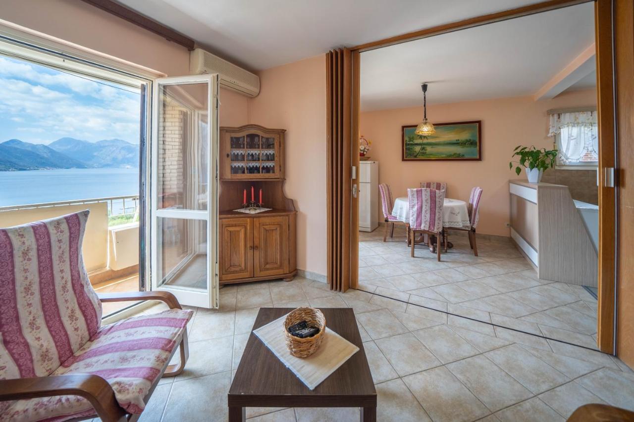 Seaside Serenity: 2-Bedroom Apartment With Boka Bay View Kotor Buitenkant foto